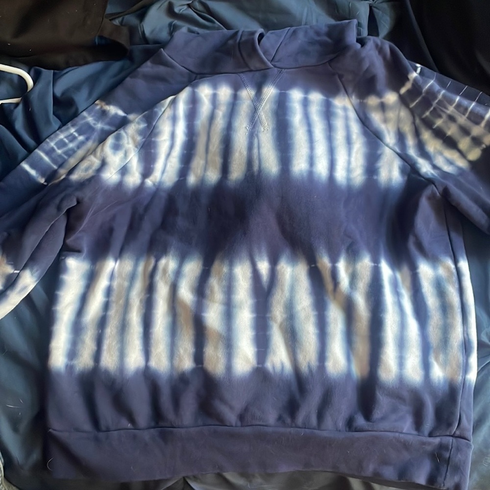 Tie dye it’s a Small used -like new